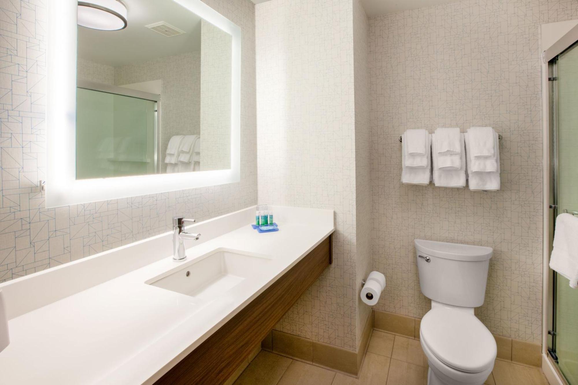 Express & By Ihg 2*