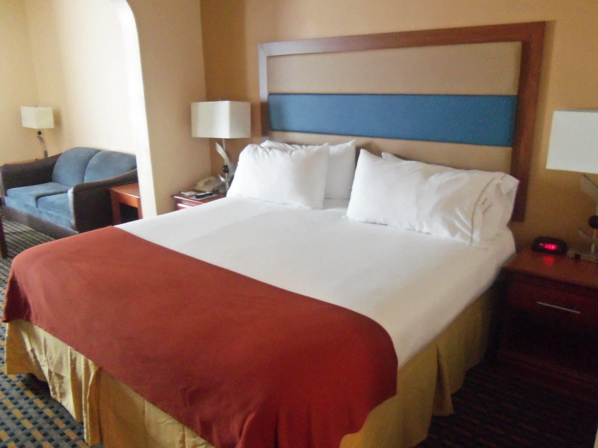 Express & By Ihg Hotel 2*