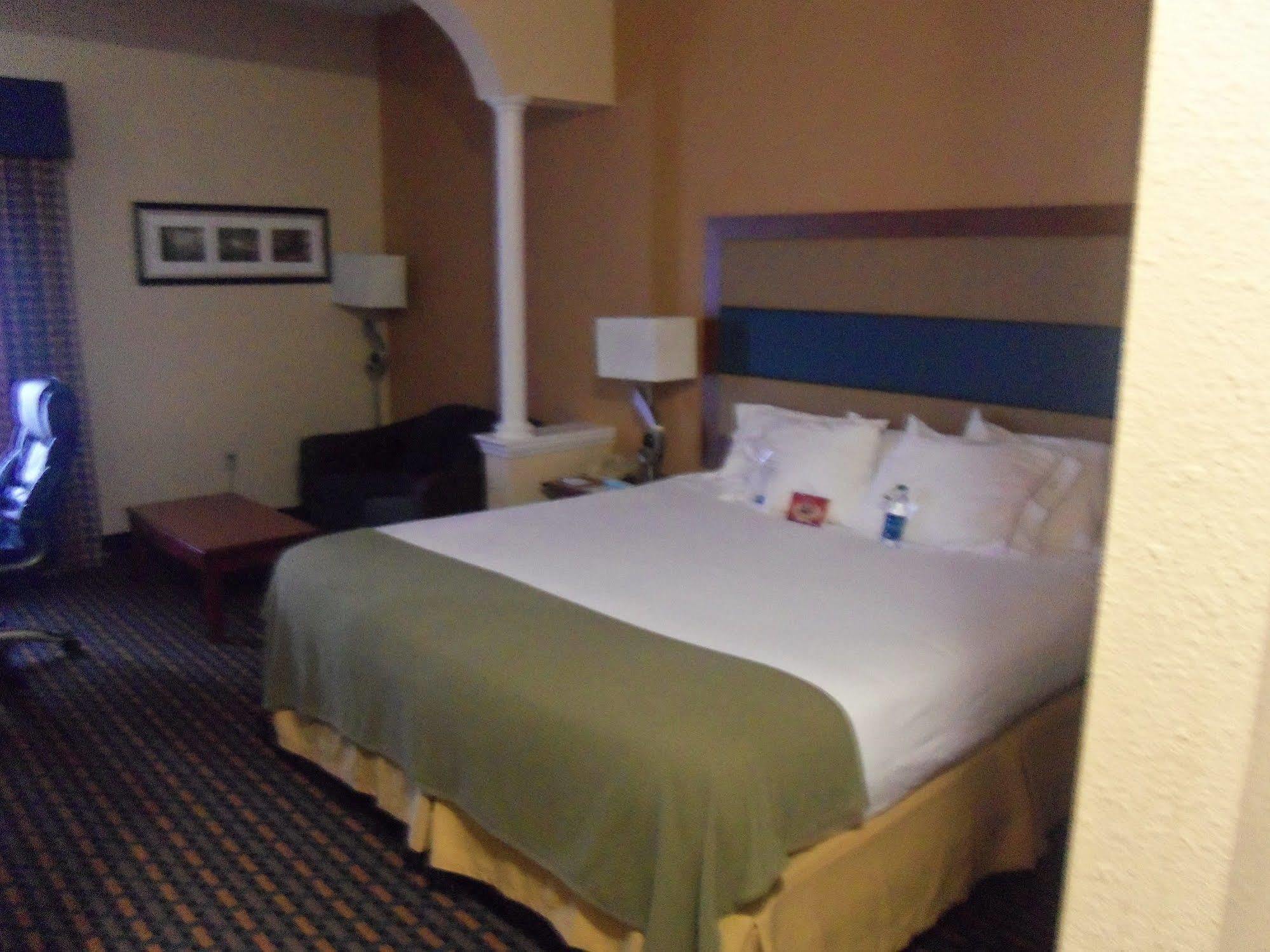 Express & By Ihg Hotel